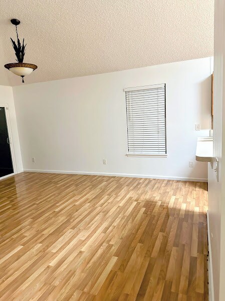 Building Photo - Welcome To the Dream Family 4 Bed and 2 Ba...