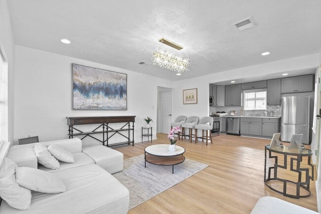 Building Photo - BEAUTIFUL HOME IN HOUSTON. MOVE IN READY!.