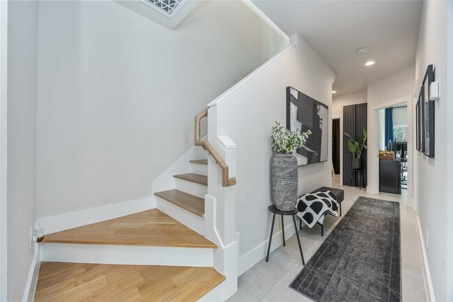 Building Photo - 5310 Suez St