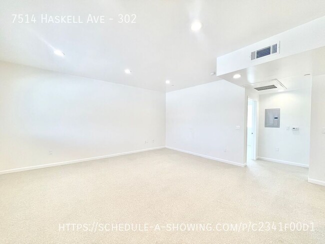 Primary Photo - Beautiful newly remodeled modern top-floor...