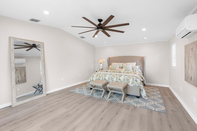 Building Photo - 2317 NE 12th St