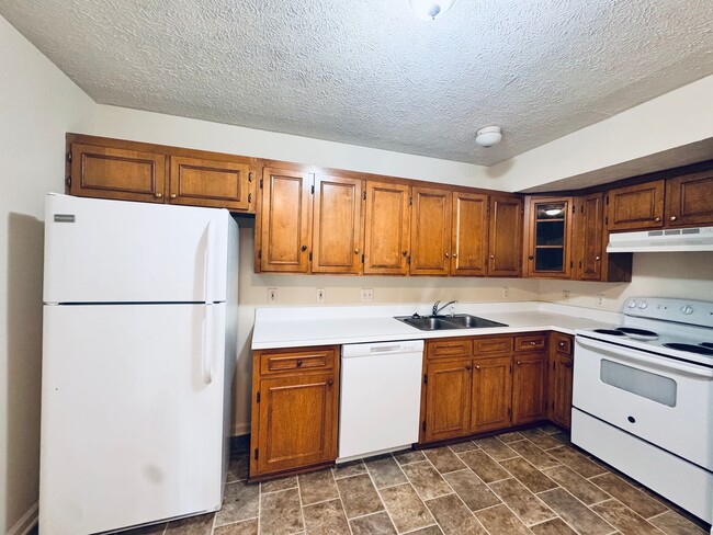 Building Photo - 904 Grand Arbre Dr