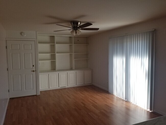 Building Photo - 577 Pinnacle Rd