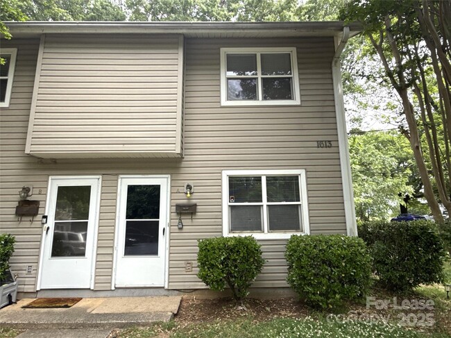 Primary Photo - 1613 N Sharon Amity Rd