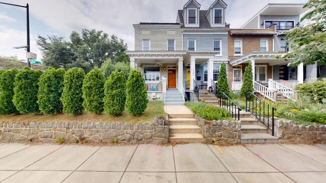 Building Photo - 1700 D St SE