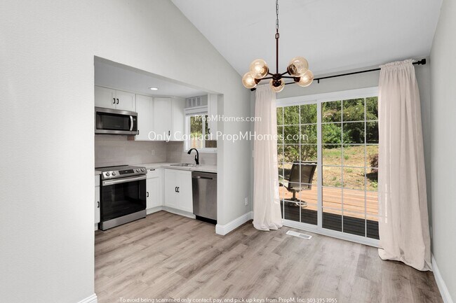 Building Photo - Charming Portland Retreat: Spacious Home w...