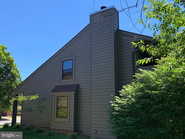 Building Photo - 6317 Early Glow Ct