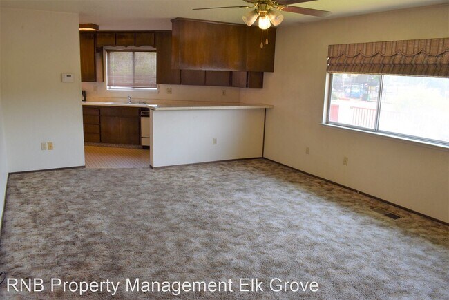 Building Photo - 2 br, 1.5 bath House - 901 North Palm Street