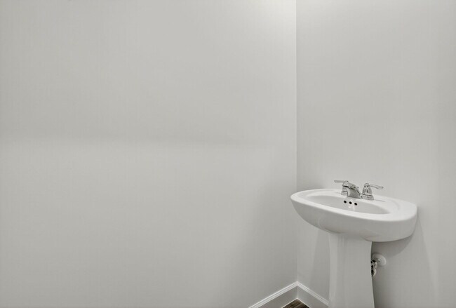 Building Photo - 307 SE Crossoak Ln