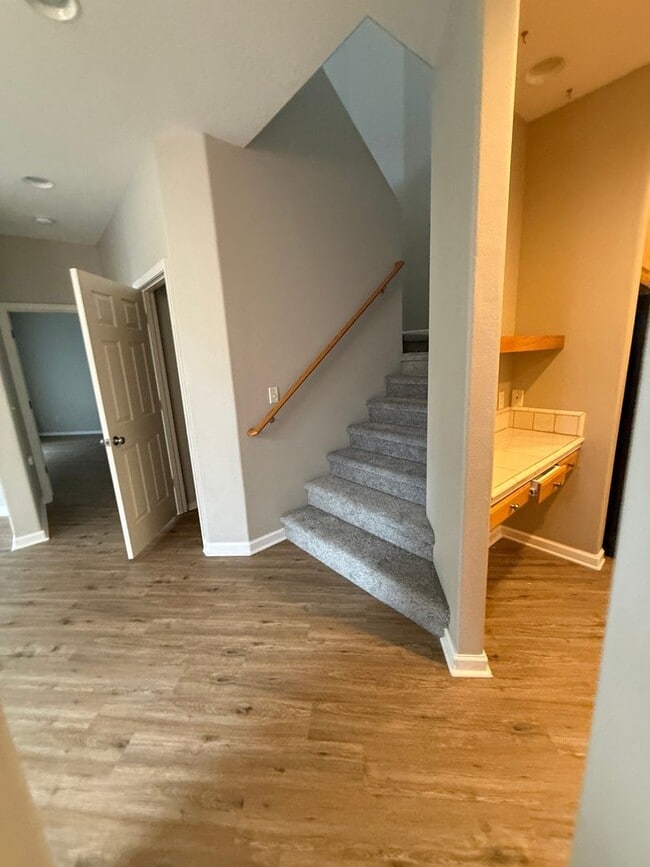 Building Photo - Felida Area - 3 bedroom, 2.5 bath