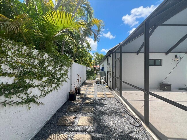Building Photo - 8735 SW 54th St