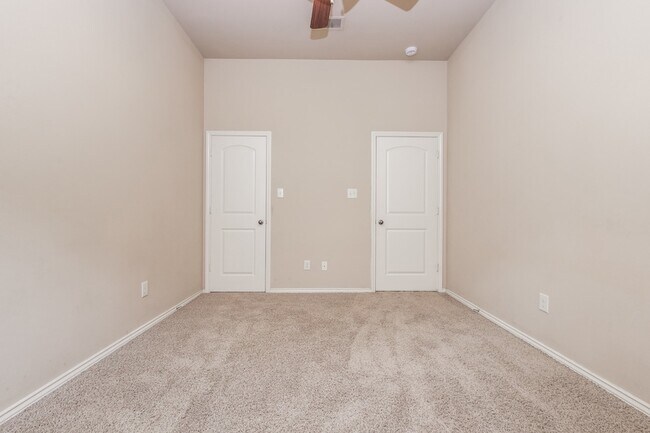 Building Photo - 2919 Chalet Knolls Ln