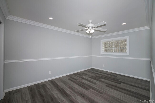 Building Photo - 6 Presidents Dr