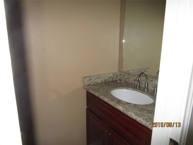 Building Photo - 592 Wilcrest Dr