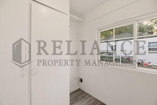 Building Photo - 619 Houser Dr