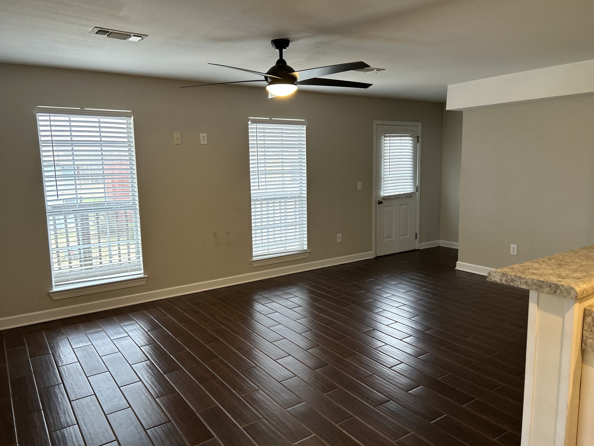 Building Photo - 1313 Saint Andrews Ln