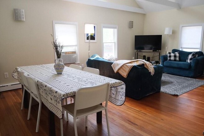 Building Photo - 28 East St