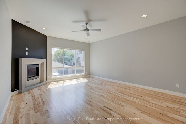 Building Photo - Evolve Real Estate: Gorgeous Townhome Near Sloan's Lake AVAILABLE JUNE 1ST!