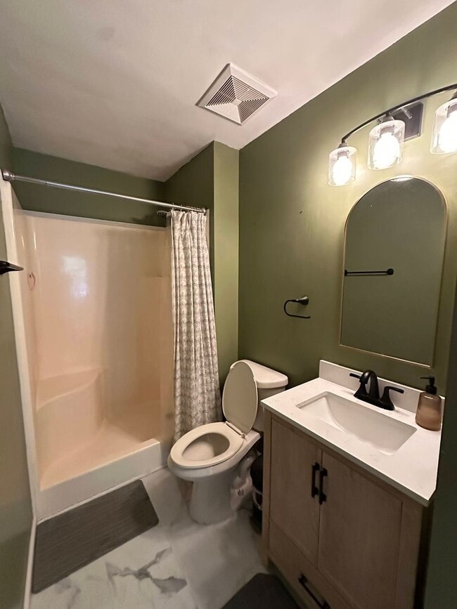 Building Photo - 1205 Woodbridge Dr