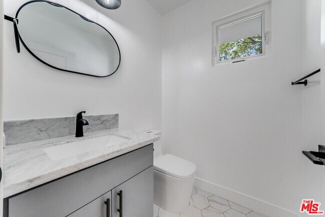 Building Photo - 1433 S Crescent Heights Blvd