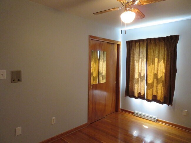 Building Photo - 412 Macarthur Avenue
