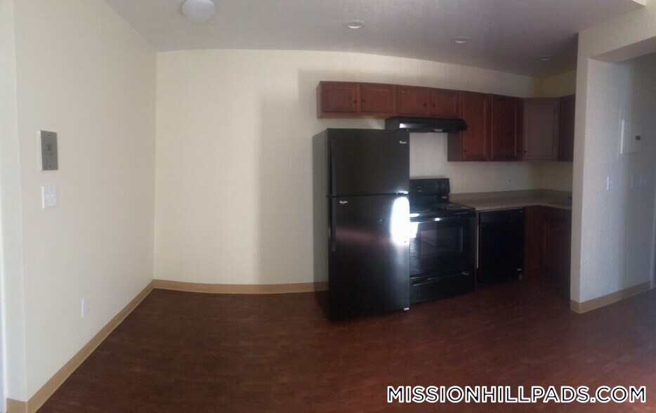 Building Photo - 13 Ruggles St