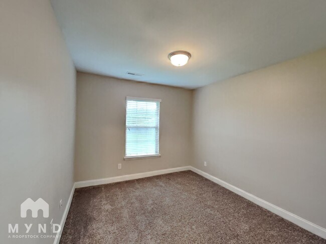 Building Photo - 566 Waterford Ln
