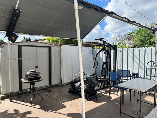 Building Photo - 120 SW 68th Ave