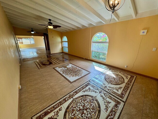 Building Photo - Rarely available 4 bed, 3 bath w/ a pool i...