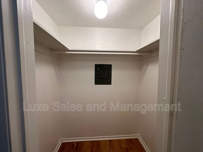 Building Photo - 6016 NW Expressway