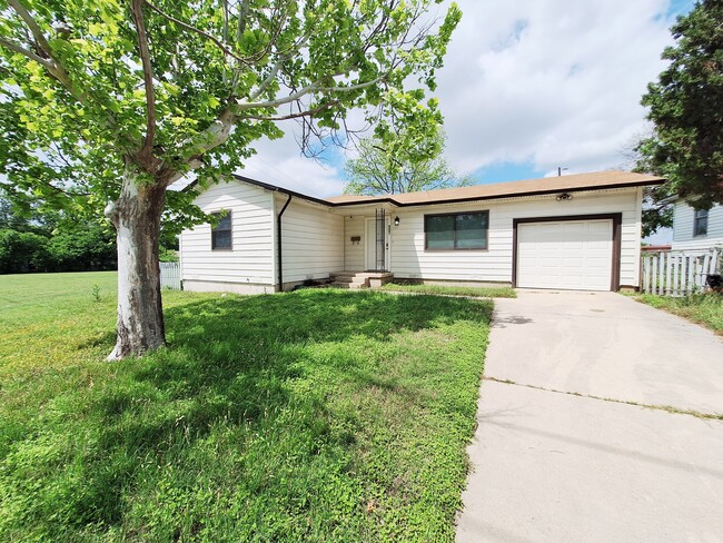 Building Photo - 907 Jefferis Ave