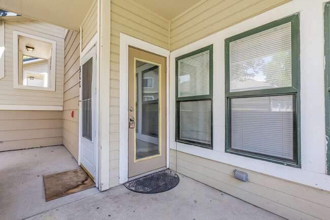Building Photo - $1,400.00, Spacious 2-bedroom, 1 bath Cond...