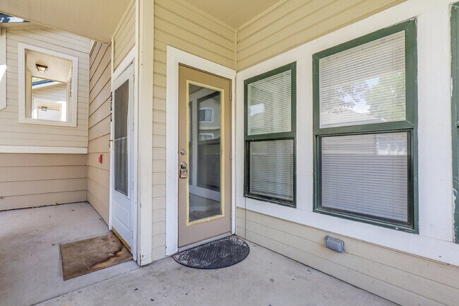 Building Photo - $1,650.00, Spacious 2-bedroom, 1 bath Cond...