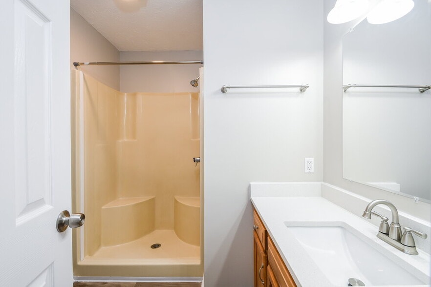 Building Photo - 9695 Claymore Dr