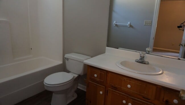 Building Photo - Adorable home conveniently located