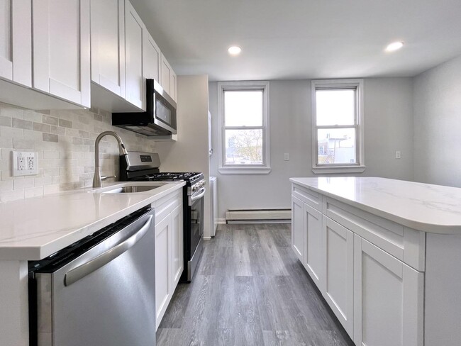 Building Photo - 311 5th St