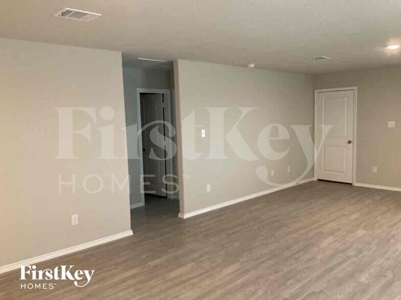 Building Photo - 10707 Giacconi Dr