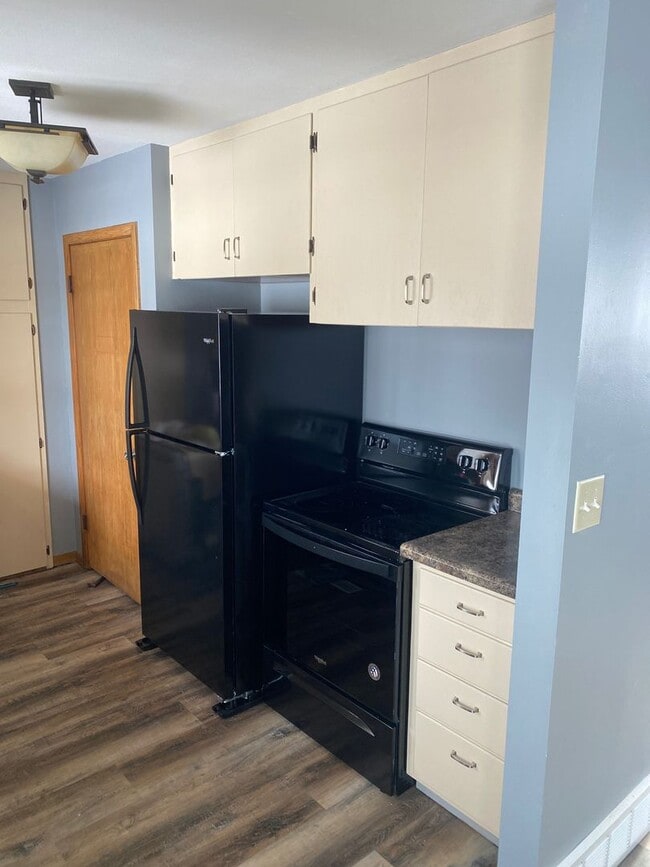 Building Photo - Single family house for rent