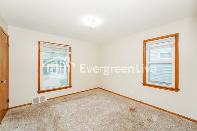 Building Photo - 4777 E 93rd St