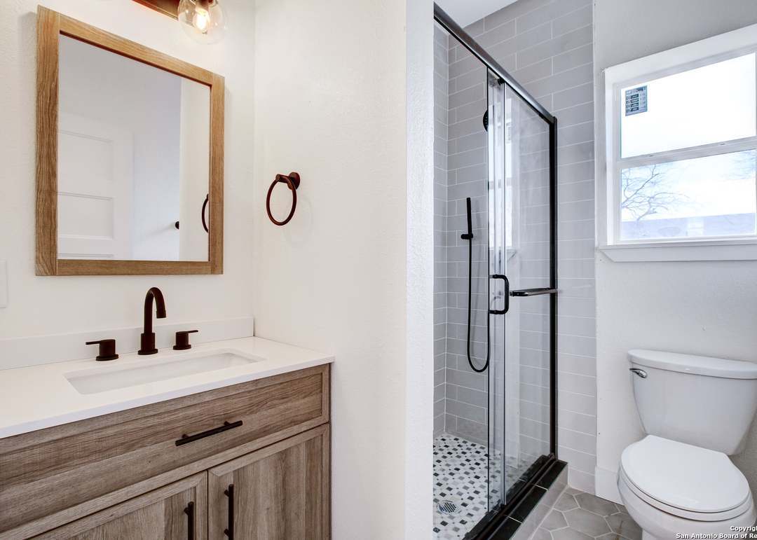 Building Photo - 415 S Olive St