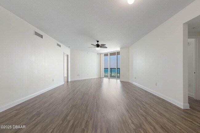 Building Photo - 241 Riverside Dr