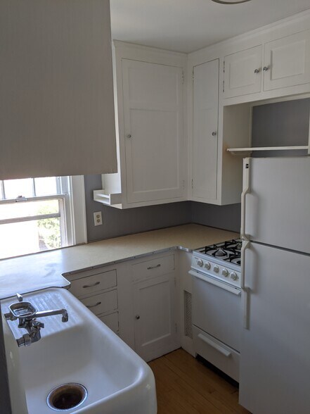 Building Photo - 210 S Randall Ave