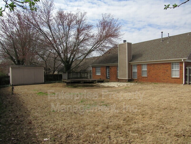 Building Photo - 7037 Meadowlands Pl