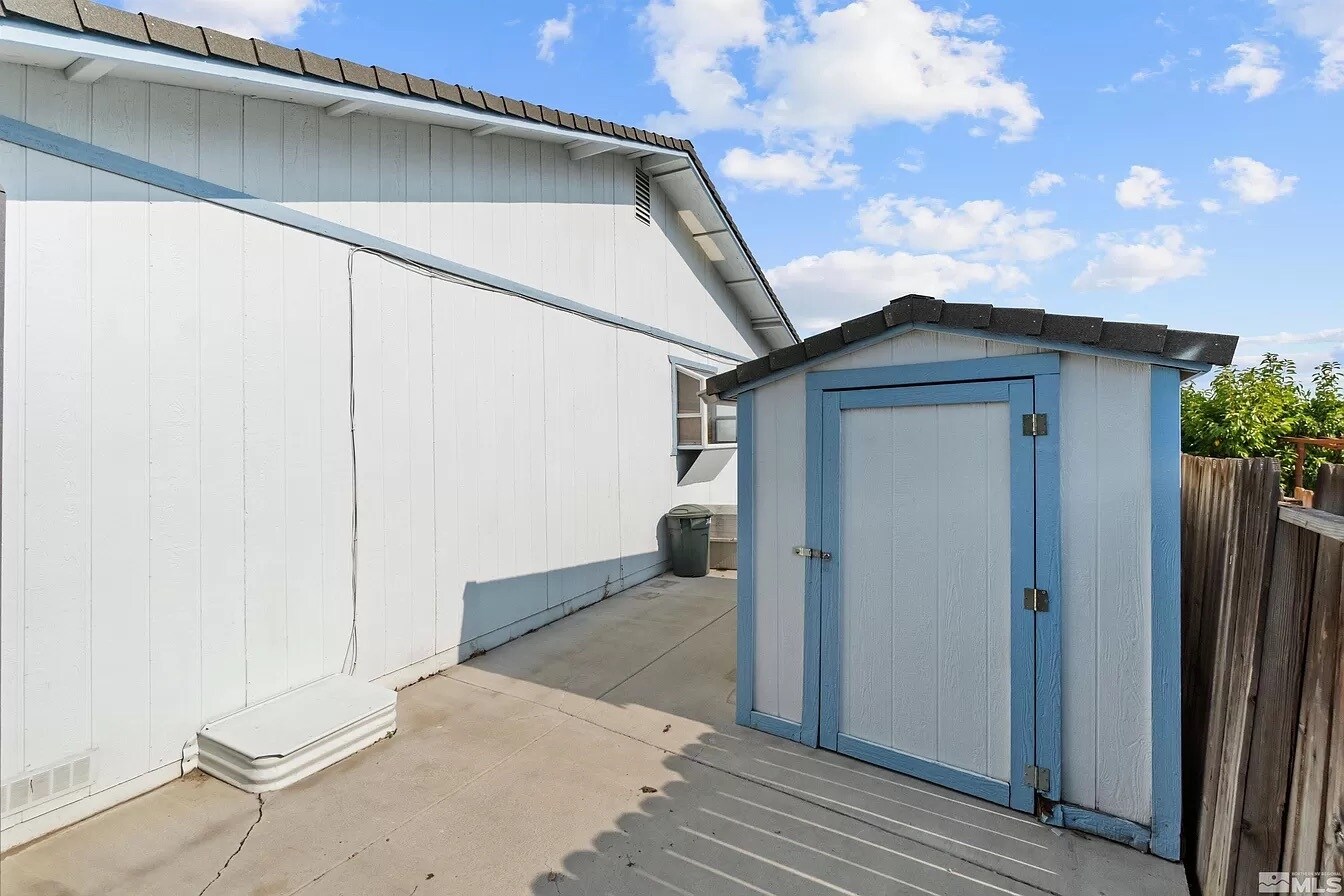 Side Yard Shed - 1975 Putnam Dr