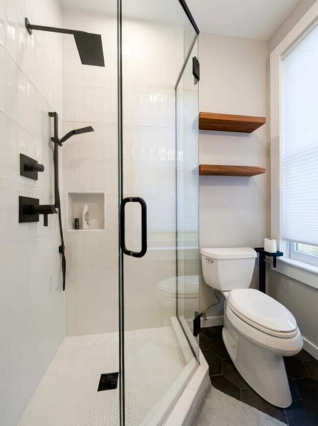 Building Photo - Furnished! In town! Walk to everything! Recently updated!