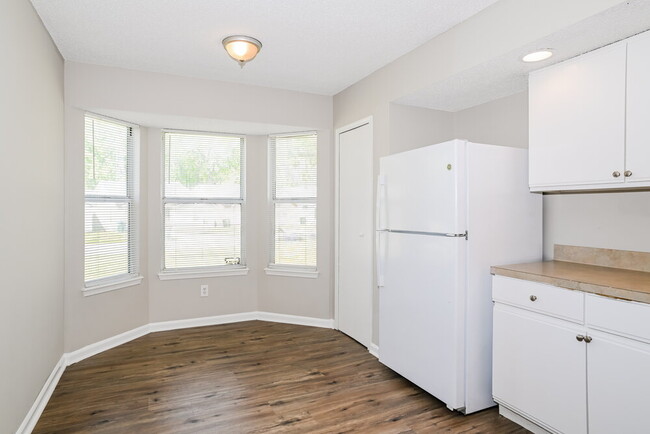 Building Photo - 7811 Aquarius Cir S