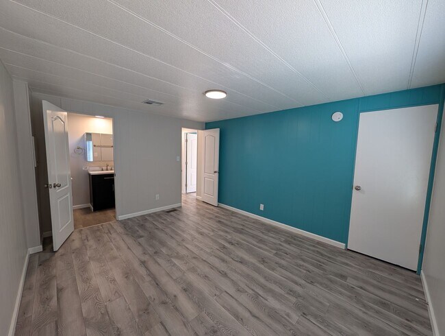 Building Photo - 5737 Klondike Dr