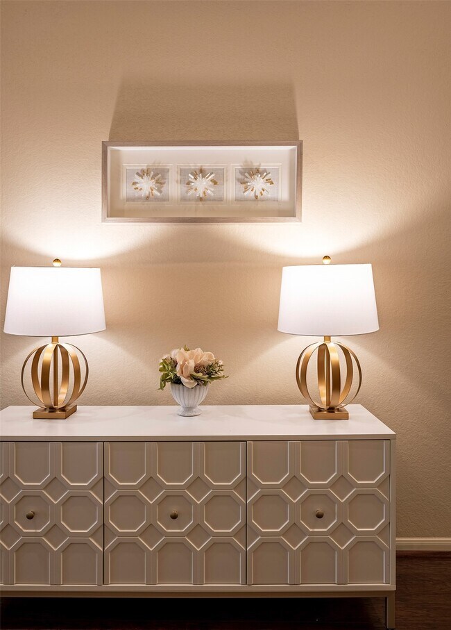 Building Photo - 4423 Hidden Oaks Wy