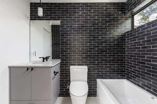 Building Photo - 1603 Chelsea Ln