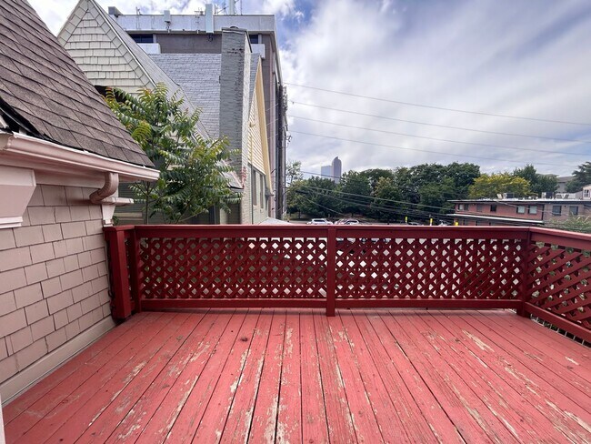 Building Photo - $0 DEPOSIT OPTION. CHARMING VICTORIAN TOWNHOUSE IN UPTOWN/CITY PARK WEST